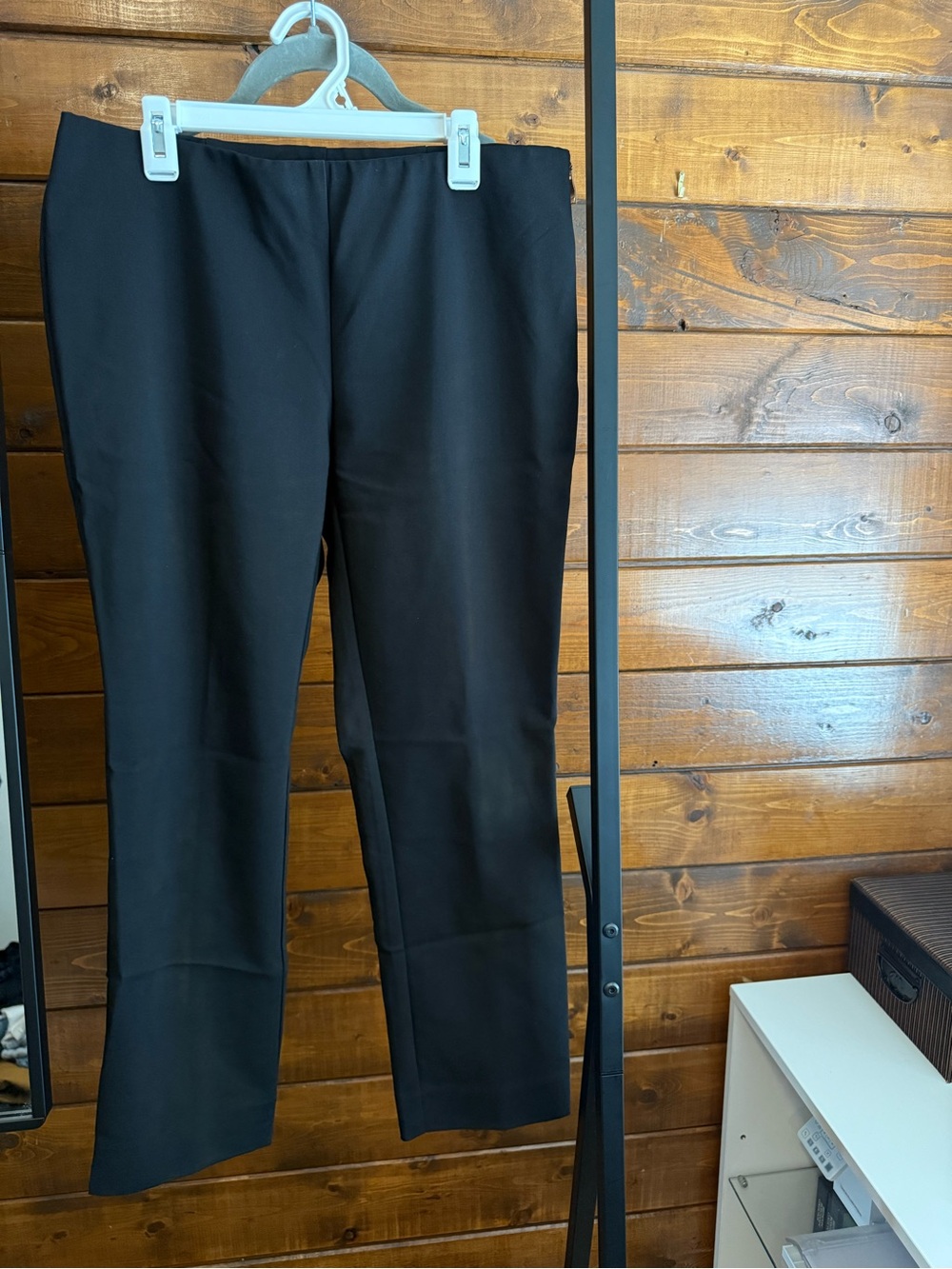 Le Chateau Black Cropped Pull-On Pants